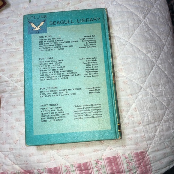 Vintage Book 'The Harveys See It Through' by Phyllis Gegan - Picture 2 of 7